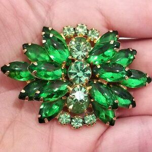 Vintage Green Glass Rhinestone Layered Brooch Gold Tone Navette Chaton